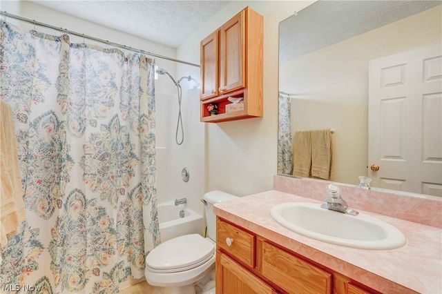 6041 Creekside Drive, Parma Heights, OH 44130