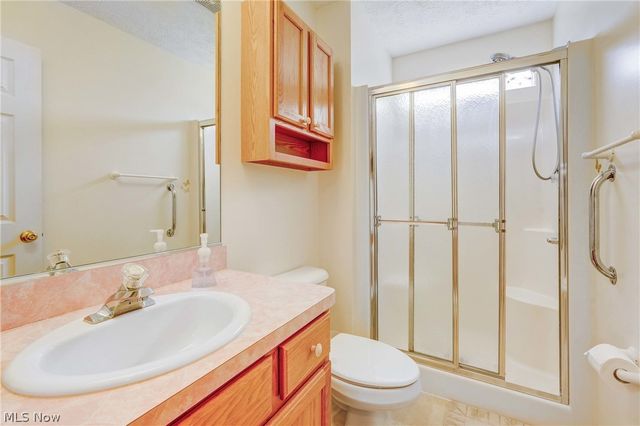 6041 Creekside Drive, Parma Heights, OH 44130