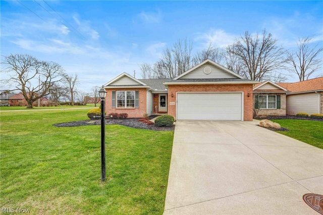 6041 Creekside Drive, Parma Heights, OH 44130