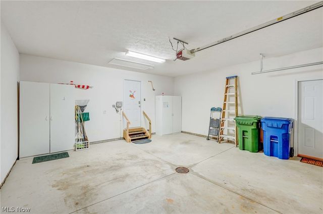 6041 Creekside Drive, Parma Heights, OH 44130