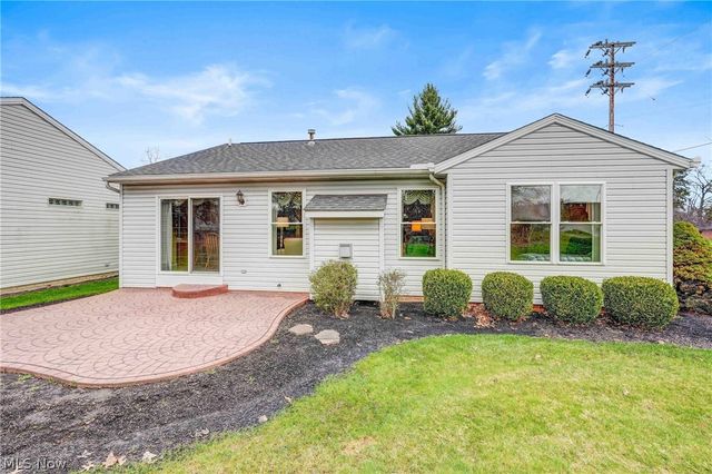 6041 Creekside Drive, Parma Heights, OH 44130