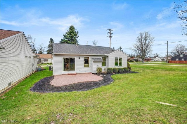 6041 Creekside Drive, Parma Heights, OH 44130