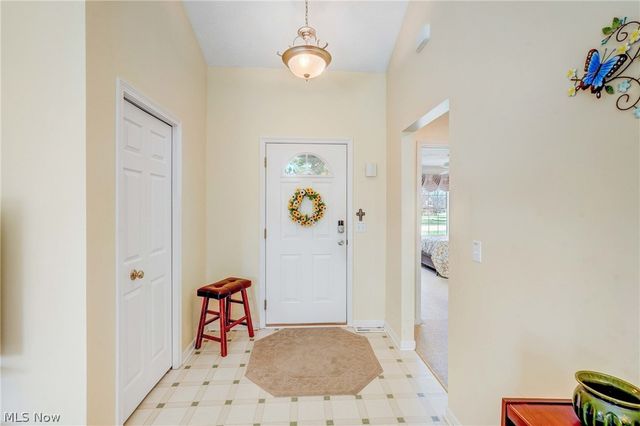 6041 Creekside Drive, Parma Heights, OH 44130