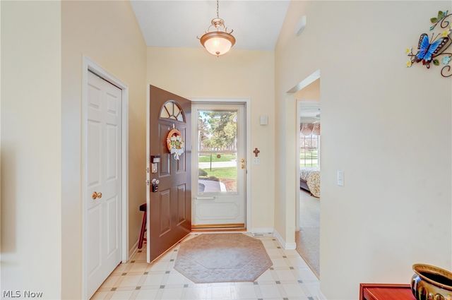 6041 Creekside Drive, Parma Heights, OH 44130