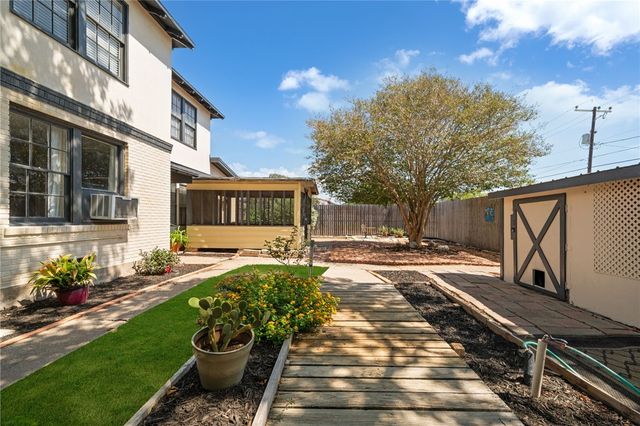 501 Del Mar Blvd, Corpus Christi, TX 78404