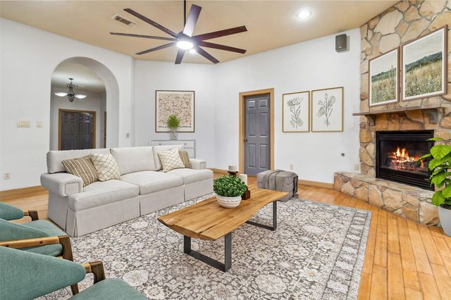 103 Leah Drive, Montgomery, TX 77316