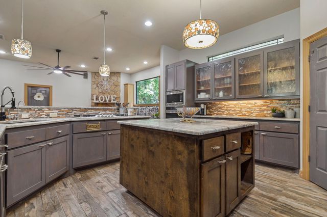 103 Leah Drive, Montgomery, TX 77316