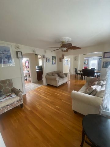 81 Clark Ave, Dracut, MA 01826