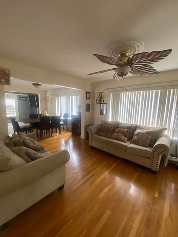 81 Clark Ave, Dracut, MA 01826