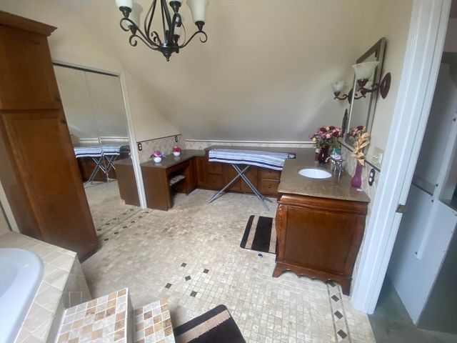 81 Clark Ave, Dracut, MA 01826