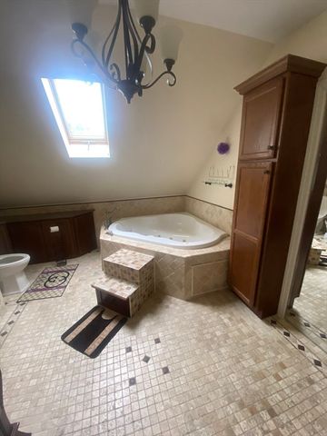 81 Clark Ave, Dracut, MA 01826