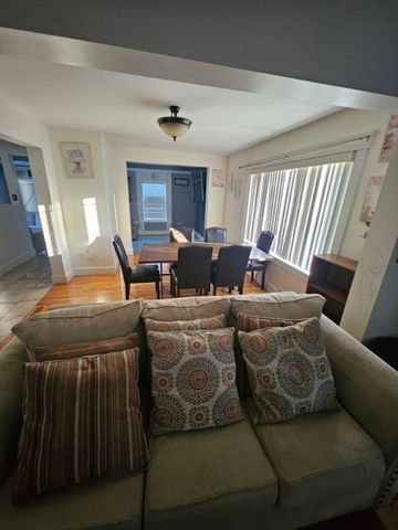 81 Clark Ave, Dracut, MA 01826