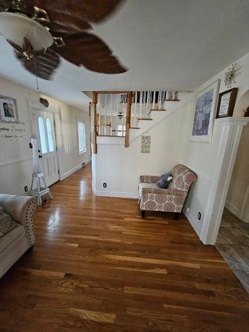 81 Clark Ave, Dracut, MA 01826