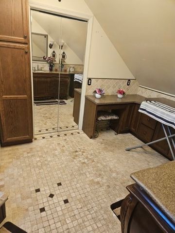 81 Clark Ave, Dracut, MA 01826