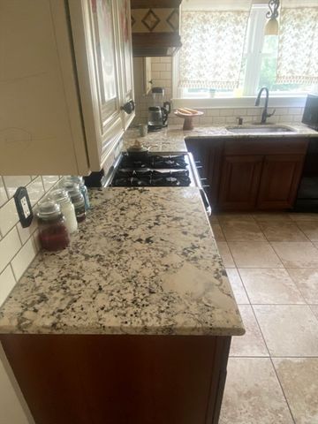 81 Clark Ave, Dracut, MA 01826
