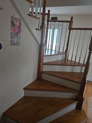 81 Clark Ave, Dracut, MA 01826