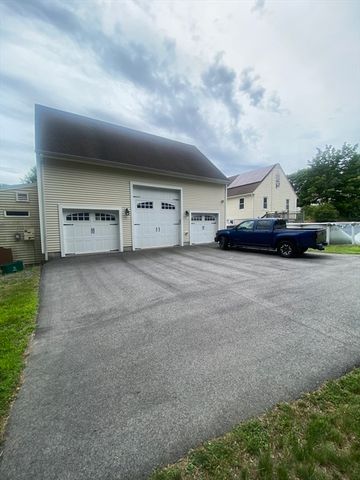 81 Clark Ave, Dracut, MA 01826