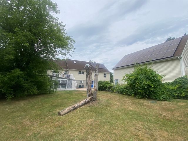 81 Clark Ave, Dracut, MA 01826