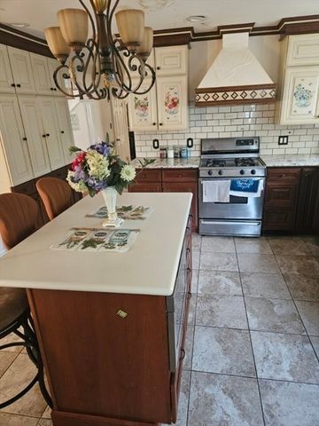 81 Clark Ave, Dracut, MA 01826