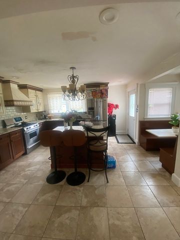 81 Clark Ave, Dracut, MA 01826