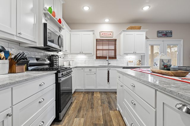 108 Heartland Xing, Diana, TX 75640