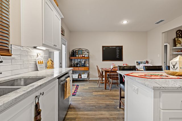 108 Heartland Xing, Diana, TX 75640