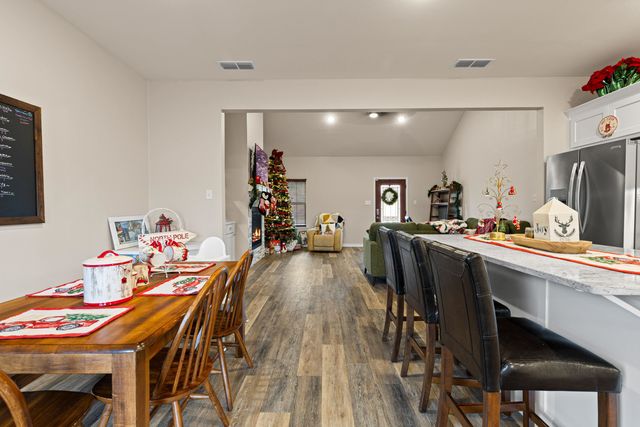 108 Heartland Xing, Diana, TX 75640