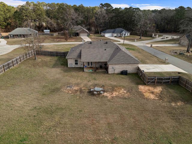 108 Heartland Xing, Diana, TX 75640