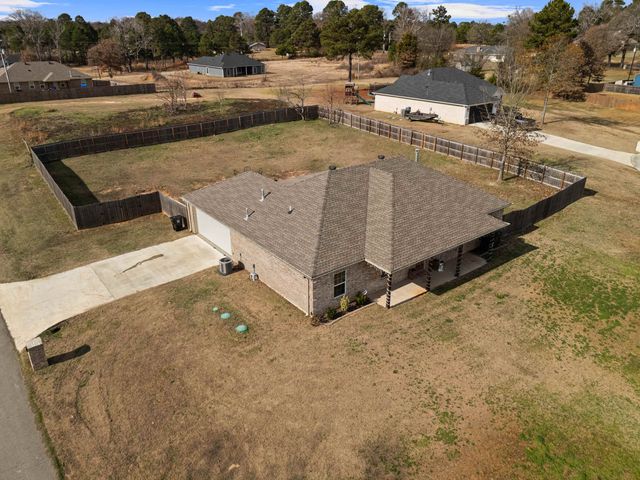 108 Heartland Xing, Diana, TX 75640