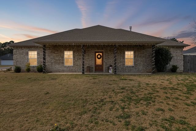 108 Heartland Xing, Diana, TX 75640