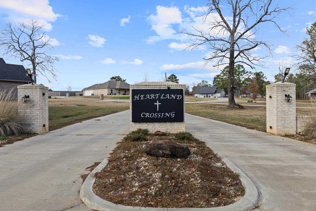 108 Heartland Xing, Diana, TX 75640