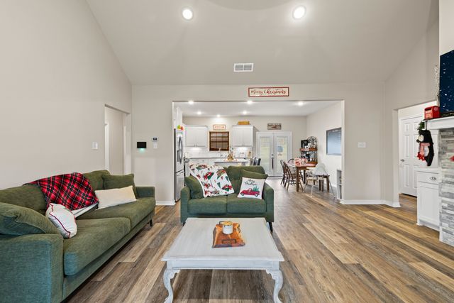 108 Heartland Xing, Diana, TX 75640