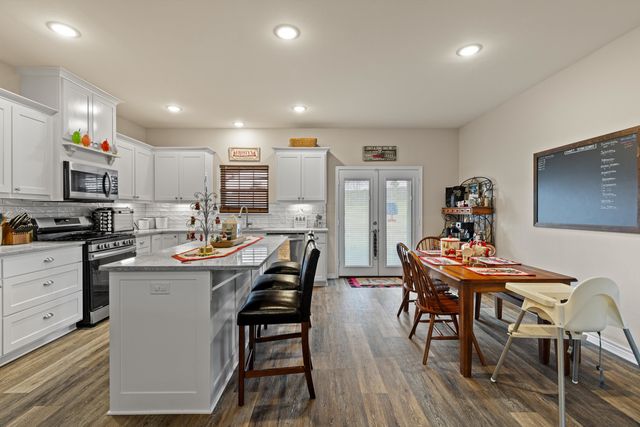 108 Heartland Xing, Diana, TX 75640