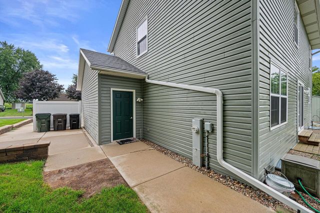 W2224 Oak Ridge AVENUE, East Troy, WI 53120