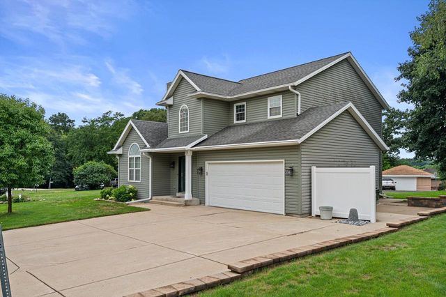 W2224 Oak Ridge AVENUE, East Troy, WI 53120