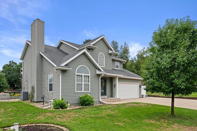 W2224 Oak Ridge AVENUE, East Troy, WI 53120