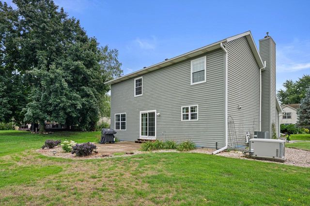 W2224 Oak Ridge AVENUE, East Troy, WI 53120