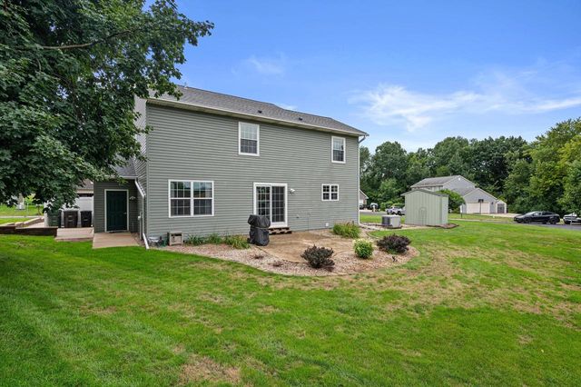 W2224 Oak Ridge AVENUE, East Troy, WI 53120