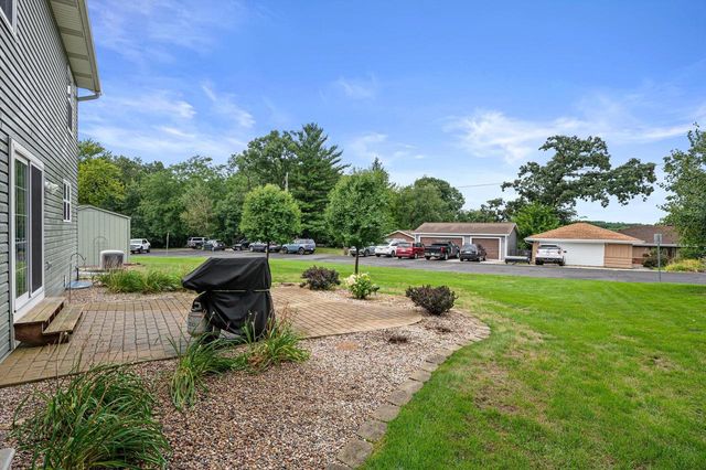 W2224 Oak Ridge AVENUE, East Troy, WI 53120