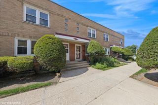 221 S Maple Avenue C, Oak Park, IL 60302