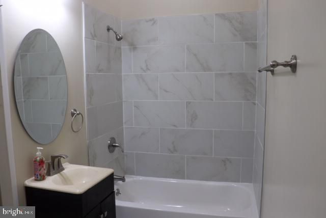 1646 E PRATT ST, Baltimore, MD 21231