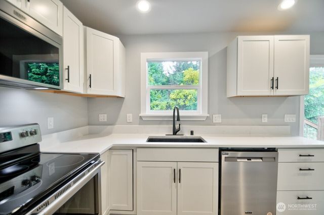420 E Dartmoor Drive, Shelton, WA 98584