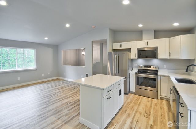 420 E Dartmoor Drive, Shelton, WA 98584