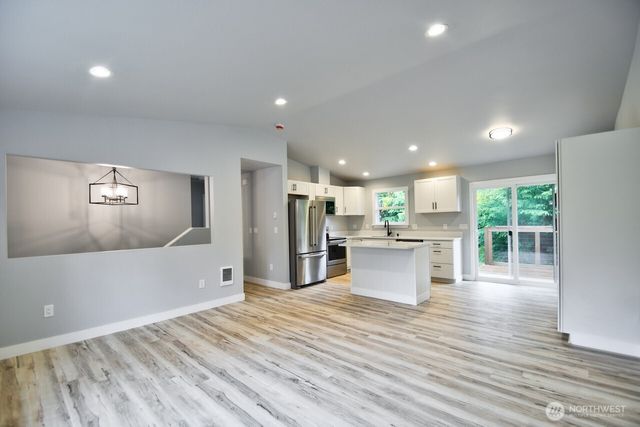 420 E Dartmoor Drive, Shelton, WA 98584