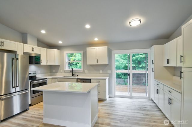 420 E Dartmoor Drive, Shelton, WA 98584