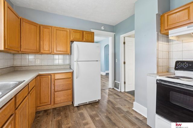 3323 Cass Street, Omaha, NE 68131