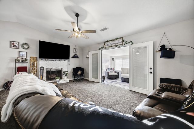 1921 S Irwin Street, Tulare, CA 93274