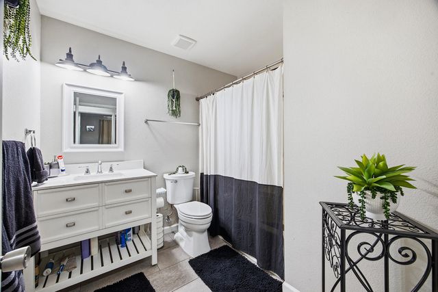 1921 S Irwin Street, Tulare, CA 93274