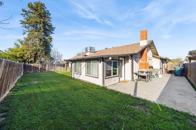 1921 S Irwin Street, Tulare, CA 93274