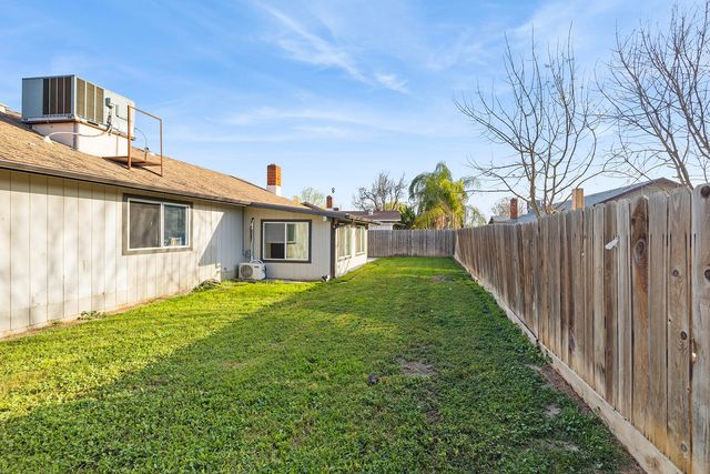 1921 S Irwin Street, Tulare, CA 93274